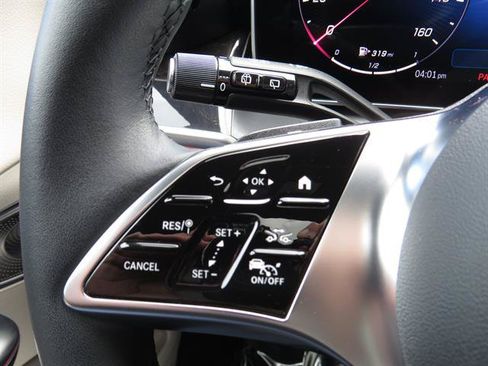 Used 2026 Mercedes-Benz GLC 300 4MATIC image 11