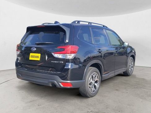 Used 2022 Subaru Forester Premium image 5