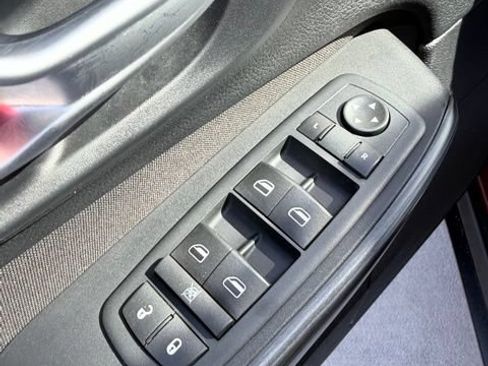 Used 2016 Jeep Cherokee Sport FWD image 19