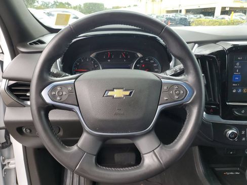 Used 2022 Chevrolet Traverse LT FWD image 19