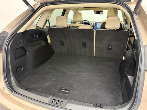 Used 2021 Ford Edge SEL w/ Convenience Package image 7