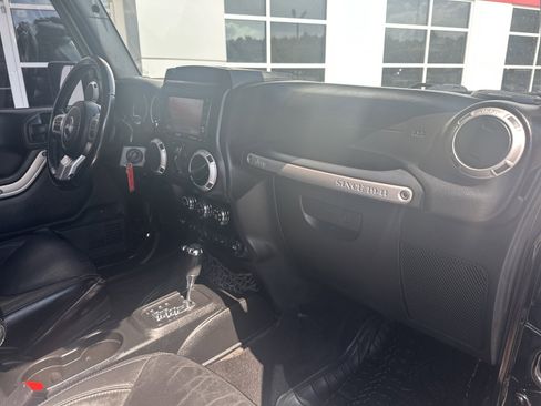 Used 2017 Jeep Wrangler Unlimited Rubicon AWD/4WD image 29