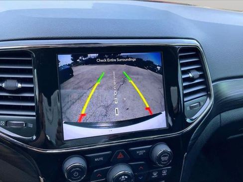 Certified 2022 Jeep Grand Cherokee Laredo X RWD image 23