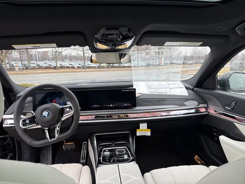 New 2026 BMW 750e xDrive image 12