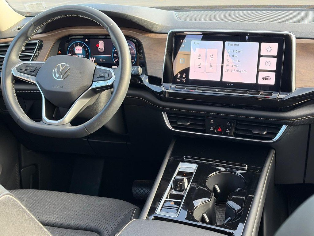 Used 2024 Volkswagen Atlas SE FWD image 12