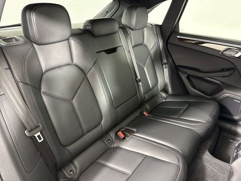 Certified 2024 Porsche Macan S AWD/4WD image 22