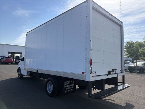 Used 2018 Chevrolet Express 3500 Extended w/ Power Convenience Package RWD image 3