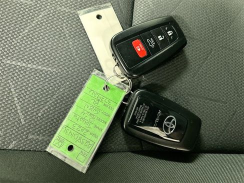 Used 2023 Toyota RAV4 XLE w/ Convenience Package image 12