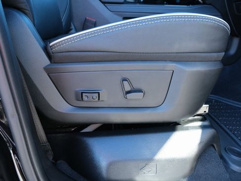 Used 2025 RAM 3500 Limited image 33