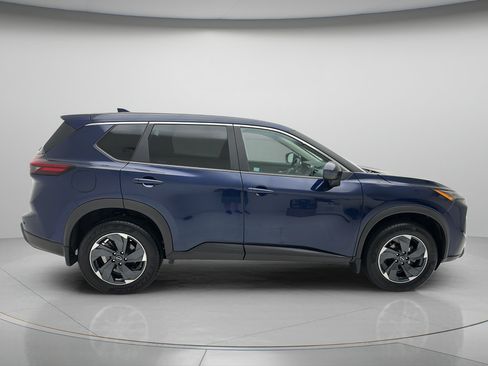 Used 2024 Nissan Rogue SV AWD/4WD image 6