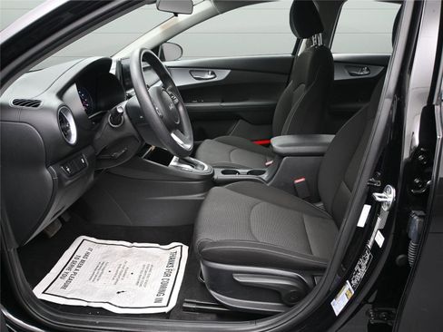 Used 2023 Kia Forte LXS image 5