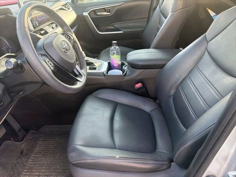 Used 2023 Toyota RAV4 XLE Premium image 5