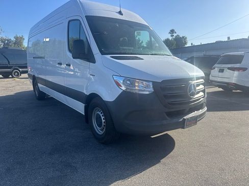 Used 2024 Mercedes-Benz eSprinter 170 Cargo image 3