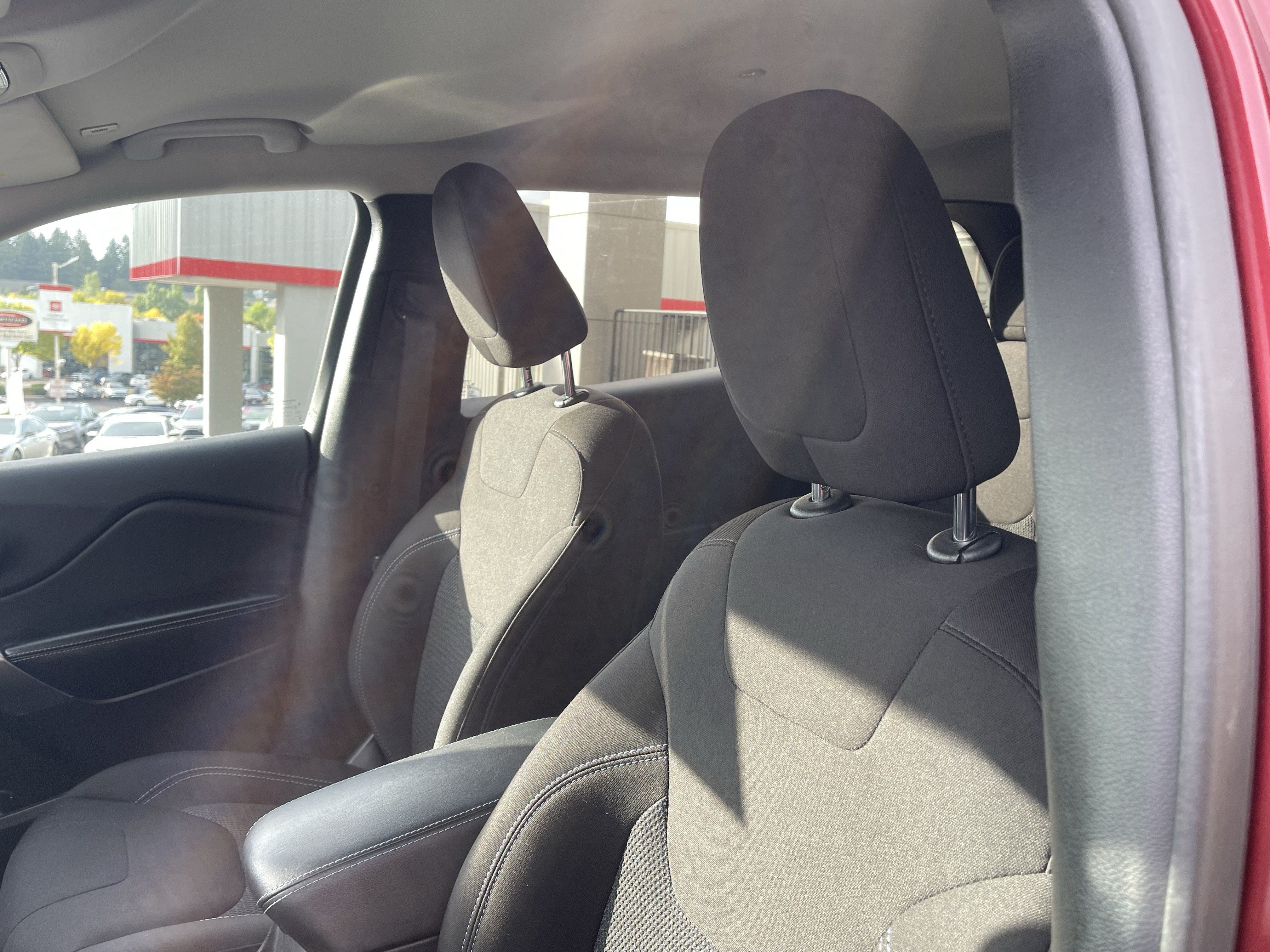 Used 2019 Jeep Cherokee Latitude w/ Popular Appearance Group FWD image 15