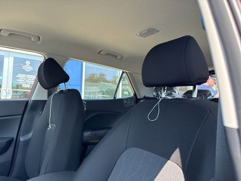 Certified 2025 Hyundai Venue SE image 14