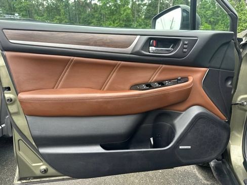 Used 2018 Subaru Outback 2.5i Touring w/ Popular Package #3 AWD/4WD image 11
