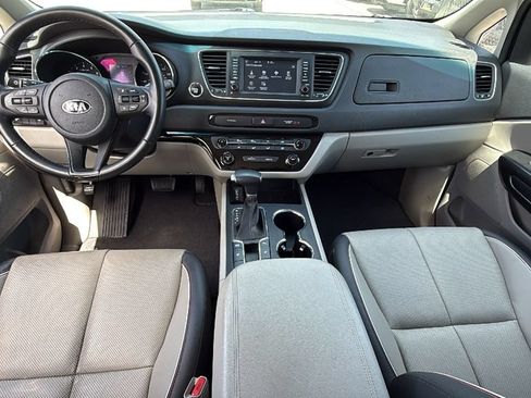 Used 2020 Kia Sedona EX FWD image 28