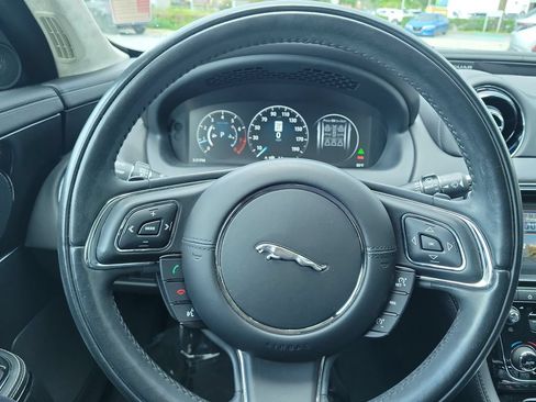 Used 2017 Jaguar XJ L Portfolio RWD image 30