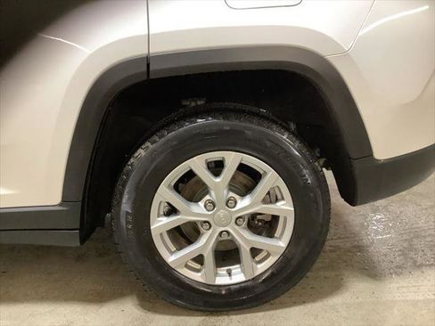 Certified 2023 Jeep Grand Cherokee Limited AWD/4WD image 11