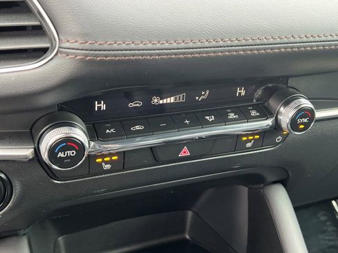 Used 2024 MAZDA MAZDA3 s image 29