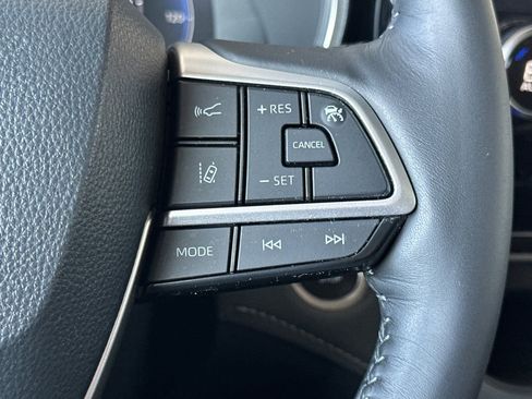 Used 2024 Toyota Highlander Limited image 29