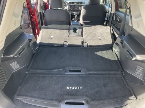 Used 2019 Nissan Rogue SV image 41