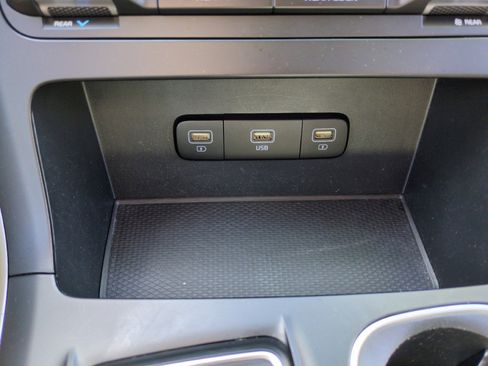 Used 2023 Kia Carnival LX FWD image 27