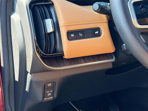 Used 2025 Nissan Armada Platinum Reserve image 10