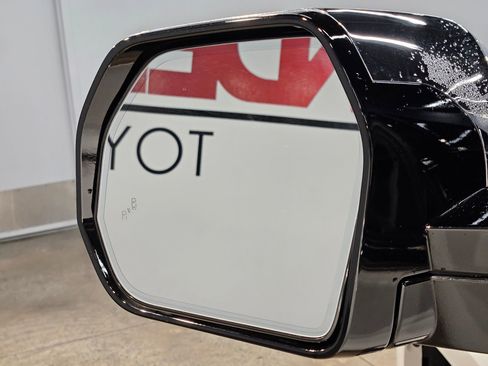 Used 2025 Toyota Sequoia Capstone image 22