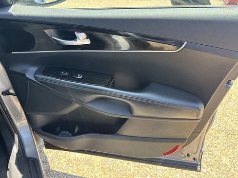 Used 2020 Kia Sorento LX FWD image 17