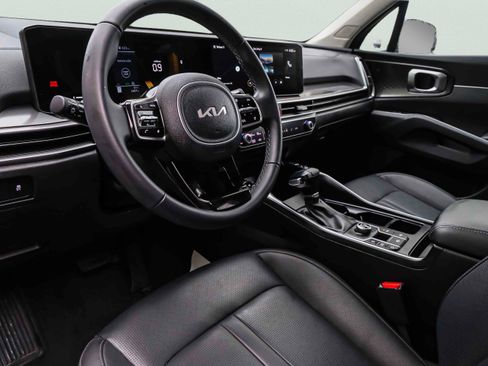 Certified 2025 Kia Sorento S FWD image 7