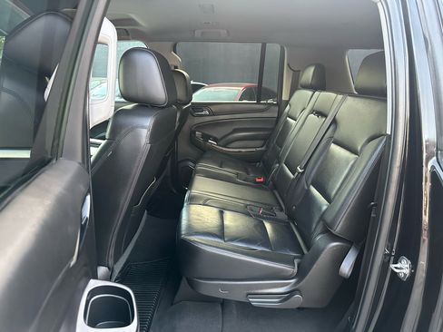 Used 2019 Chevrolet Suburban LT image 31