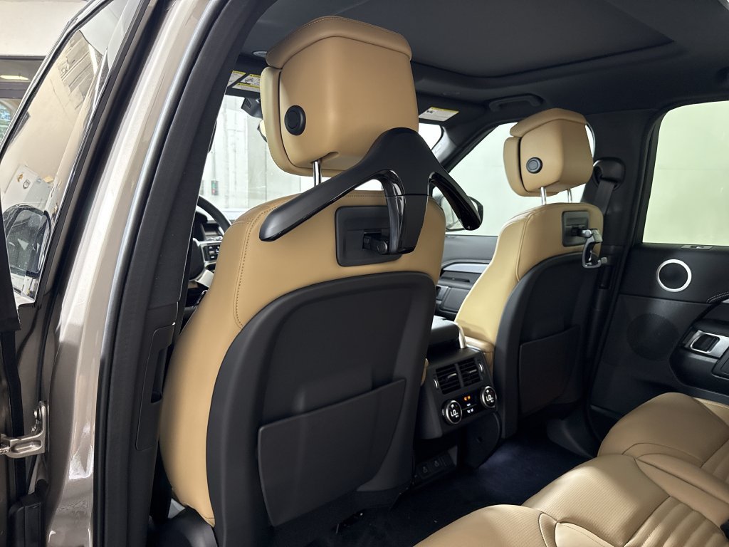 New 2026 Land Rover Discovery Dynamic SE AWD/4WD image 32