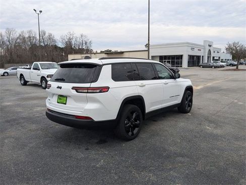 New 2024 Jeep Grand Cherokee L Laredo image 9