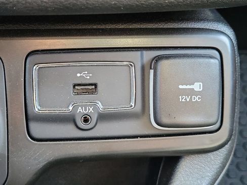 Used 2023 Jeep Renegade Trailhawk w/ Sun/Sound Group AWD/4WD image 31