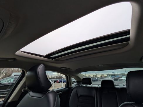 Used 2017 Ford Fusion SE w/ Equipment Group 201A image 24