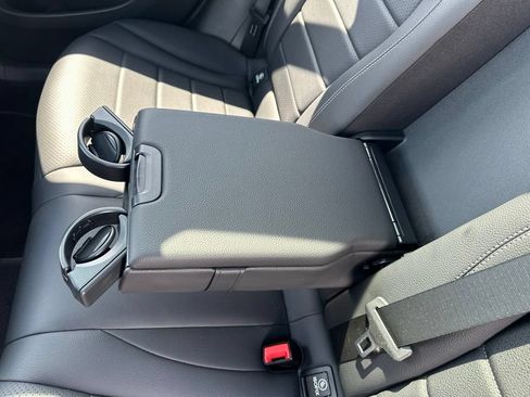 Used 2019 Mercedes-Benz GLC 300 4MATIC image 24