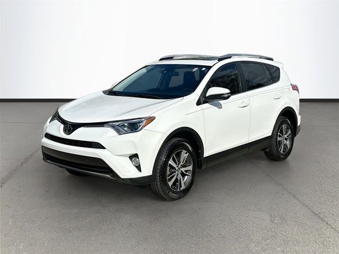 Used 2018 Toyota RAV4 XLE image 3