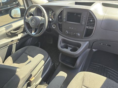 Used 2022 Mercedes-Benz Metris image 28