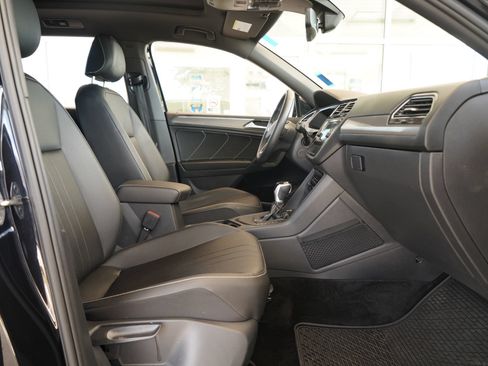 Certified 2023 Volkswagen Tiguan SE R-Line FWD image 24