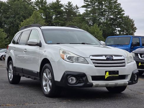 Used 2014 Subaru Outback 2.5i Limited w/ Moonroof Package AWD/4WD image 2