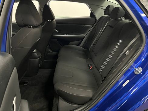 Used 2025 Hyundai Elantra SEL image 12