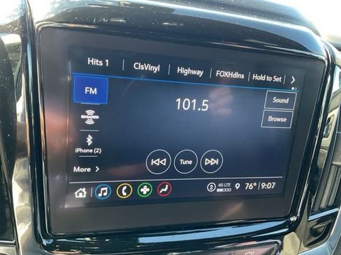 Used 2023 Chevrolet Traverse LT FWD image 16