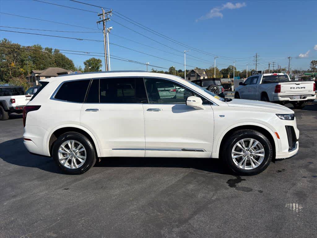 Used 2025 Cadillac XT6 Luxury FWD image 2