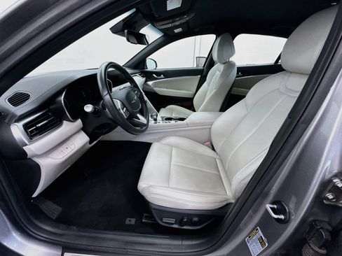 Used 2025 Genesis G70 2.5T RWD image 13