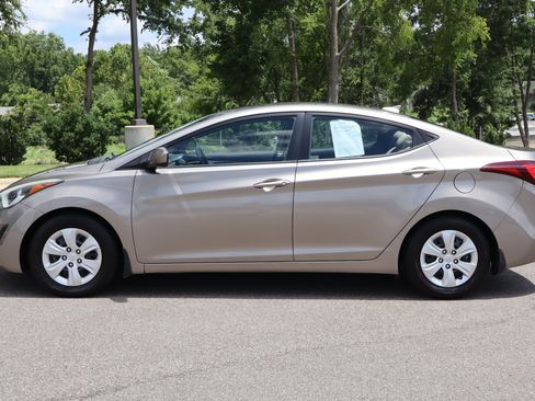 Used 2016 Hyundai Elantra SE FWD image 5