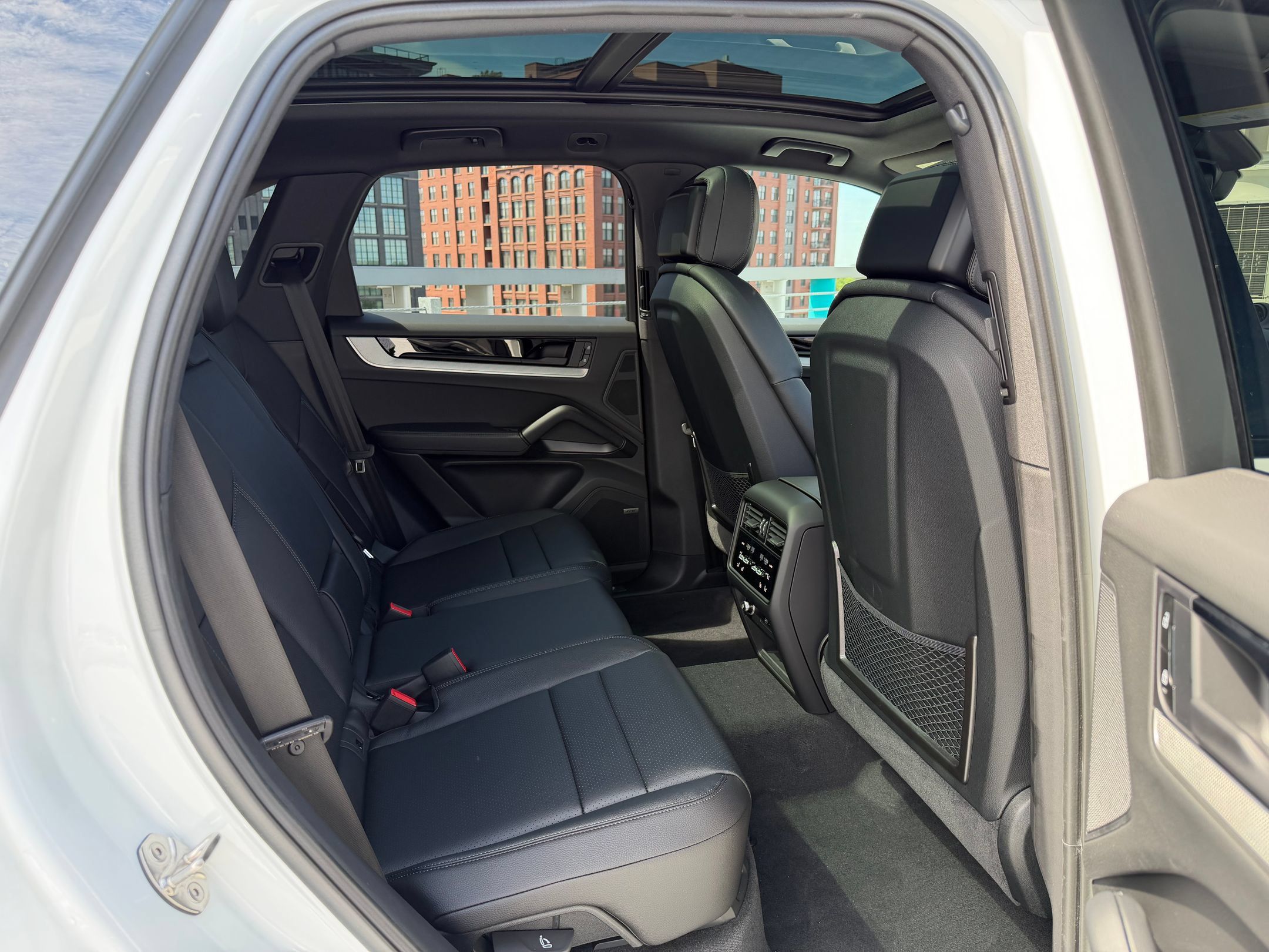 Used 2026 Porsche Cayenne AWD/4WD image 30