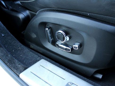 Used 2016 Jaguar XJ R-Sport image 28