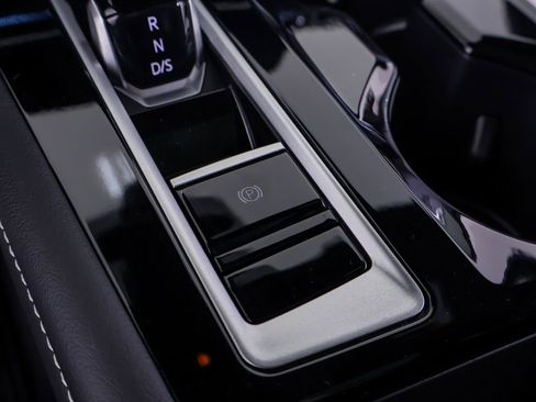 Used 2024 Volkswagen Atlas Cross Sport SEL Premium R-Line image 19