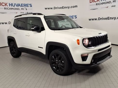 Used 2023 Jeep Renegade Altitude AWD/4WD image 3